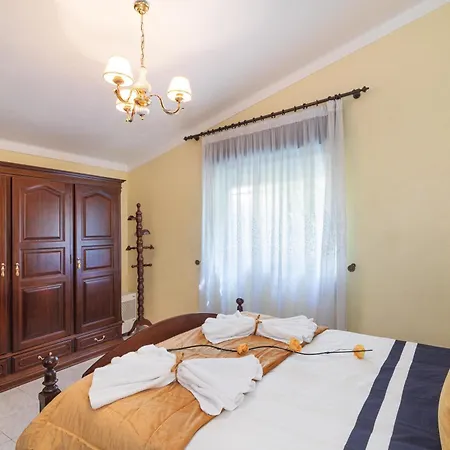 Casa Do Sol - Estombar, Algarve Дом отдыха